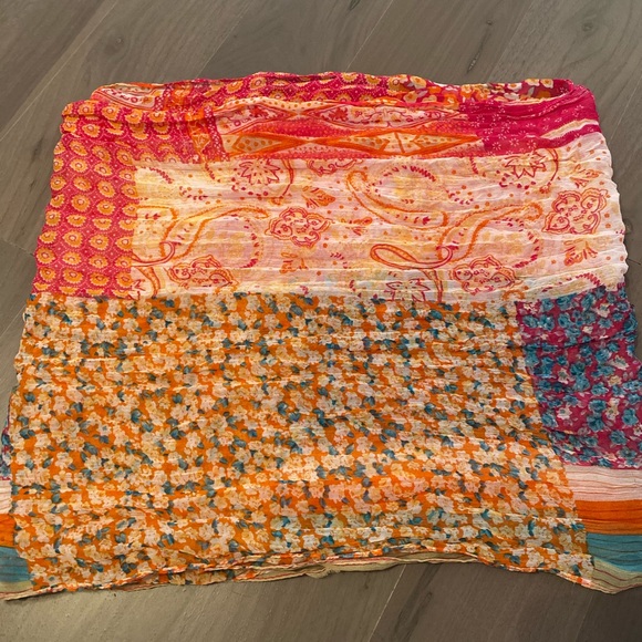 Patterned scarf - Picture 3 of 3